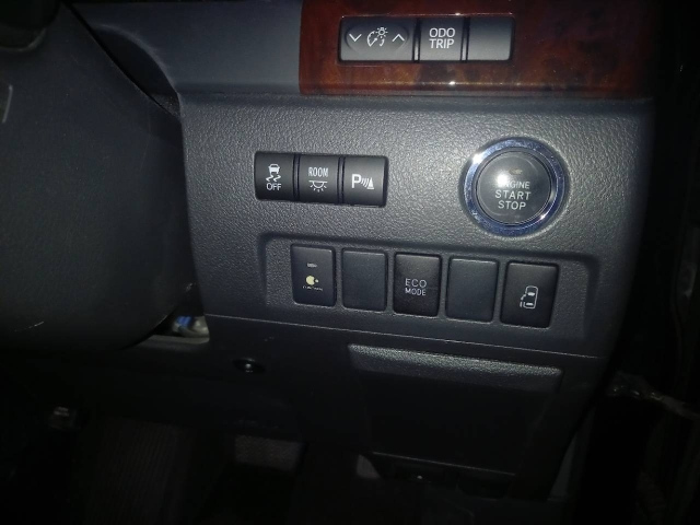 TOYOTA VELLFIRE 2012