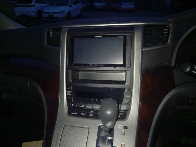 TOYOTA VELLFIRE 2012