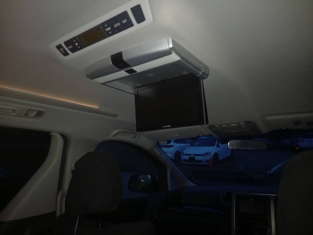 TOYOTA VELLFIRE 2012