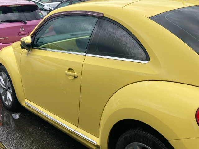 VOLKSWAGEN THE BEETLE 2013