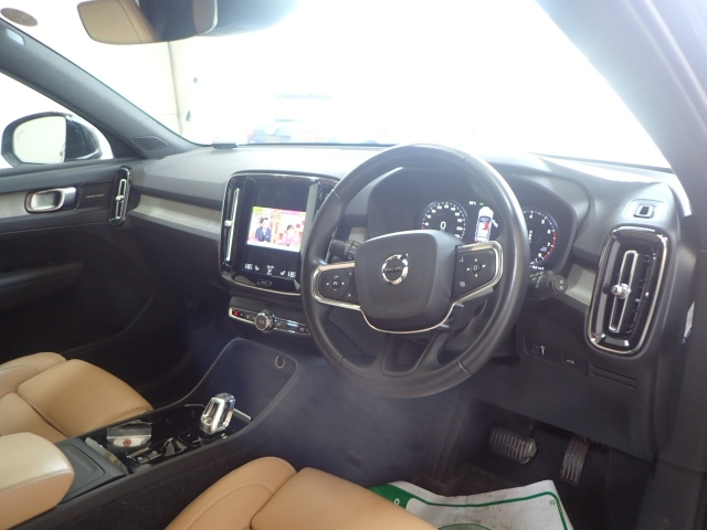 VOLVO XC40 2019