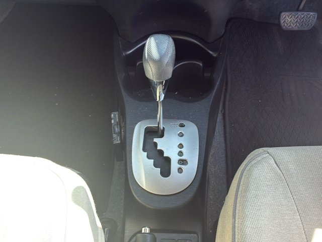TOYOTA VITZ 2012