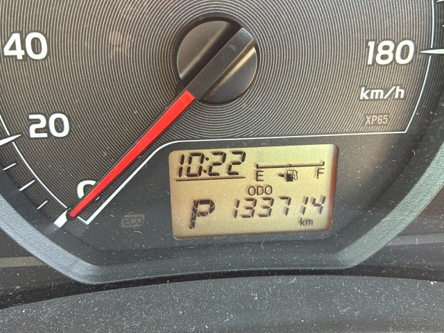 TOYOTA VITZ 2012