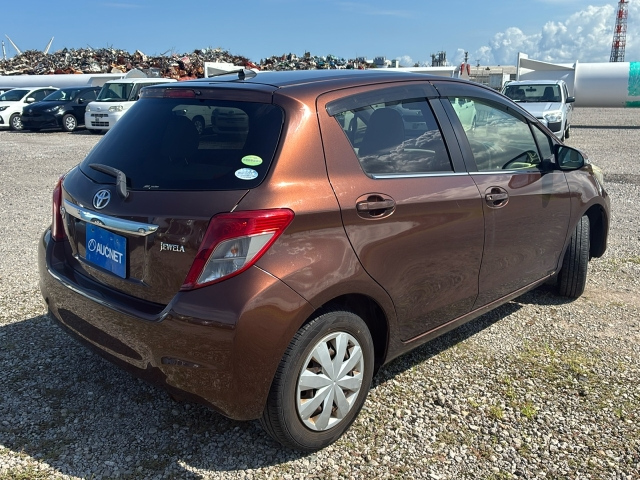 TOYOTA VITZ 2012