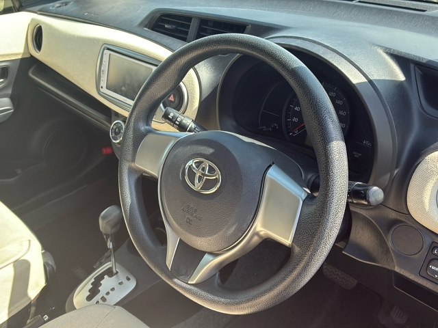 TOYOTA VITZ 2012