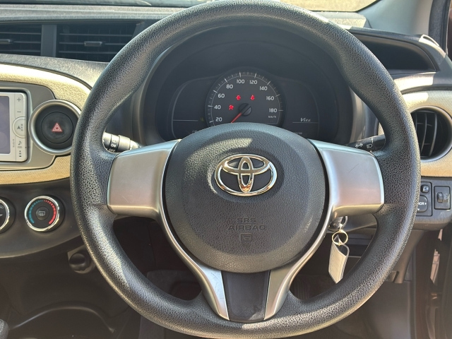 TOYOTA VITZ 2012