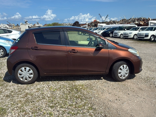 TOYOTA VITZ 2012