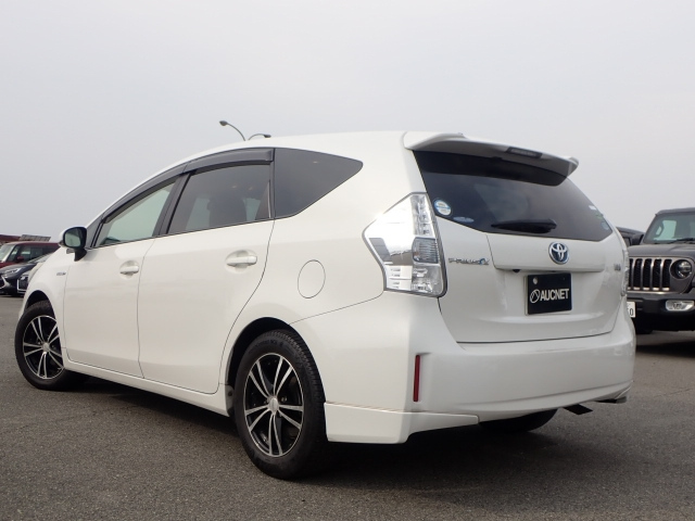 TOYOTA PRIUS ALPHA 2012