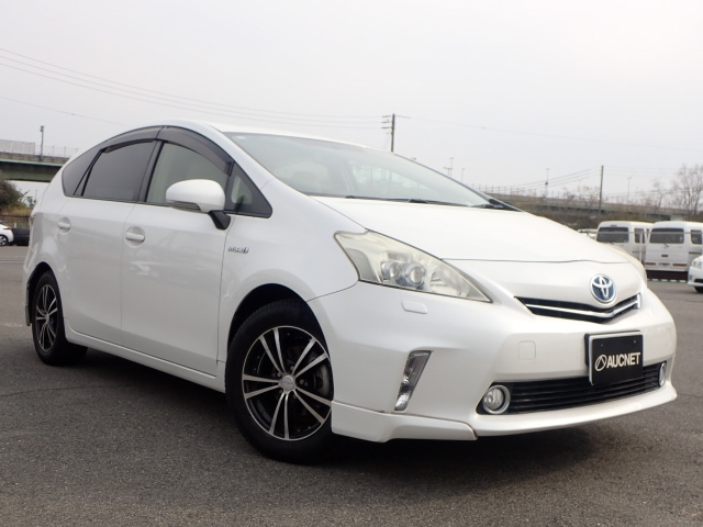 TOYOTA PRIUS ALPHA 2012