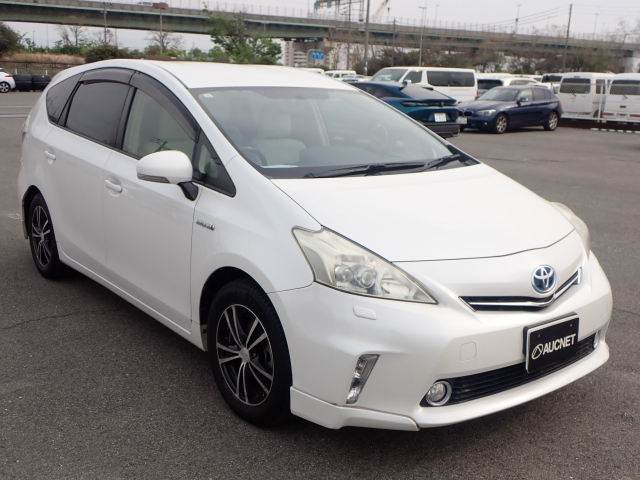 TOYOTA PRIUS ALPHA 2012