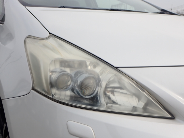 TOYOTA PRIUS ALPHA 2012