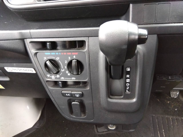 DAIHATSU HIJET VAN 2020