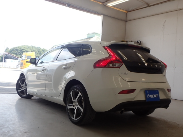 VOLVO V40 2018