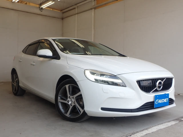 VOLVO V40 2018