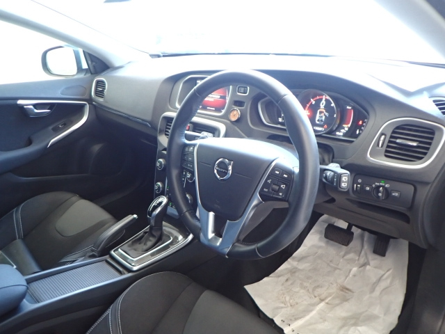 VOLVO V40 2018
