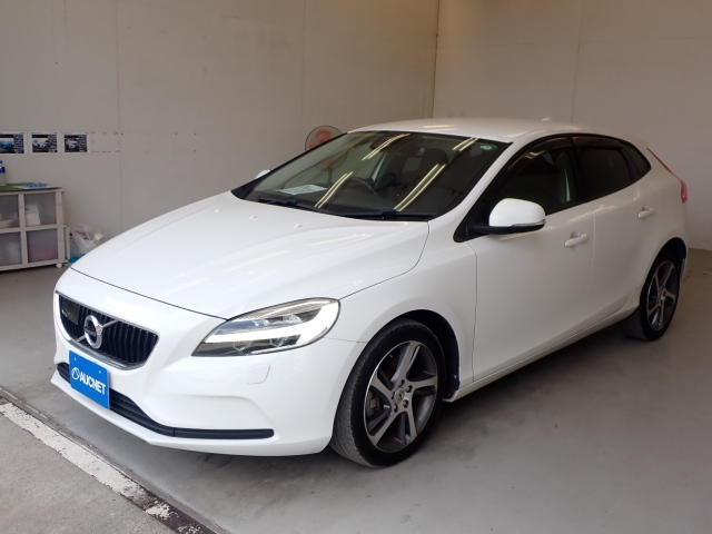 VOLVO V40 2018