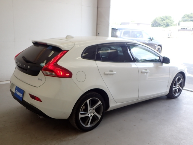 VOLVO V40 2018