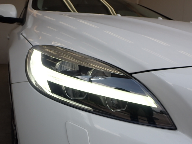 VOLVO V40 2018