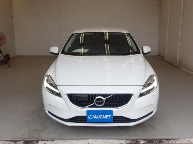 VOLVO V40 2018