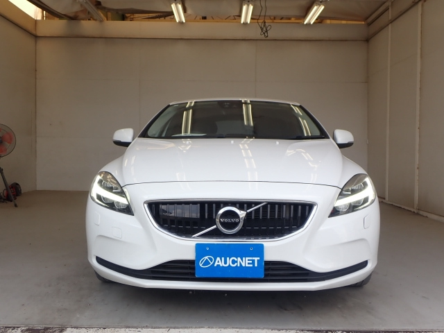 VOLVO V40 2018
