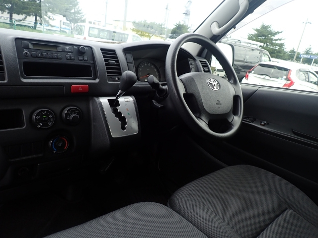 TOYOTA HIACE VAN 2014