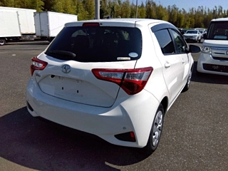 TOYOTA VITZ 2017