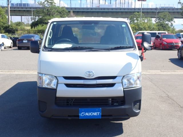 TOYOTA HIACE VAN 2020