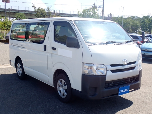 TOYOTA HIACE VAN 2020