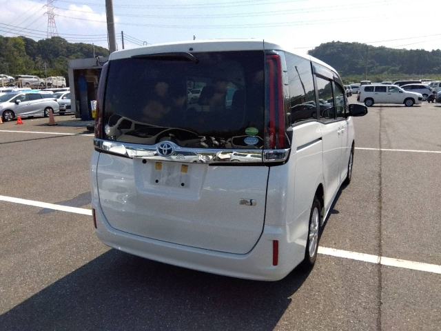 TOYOTA NOAH 2020