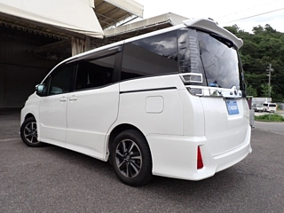 TOYOTA VOXY 2018