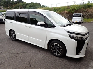 TOYOTA VOXY 2018