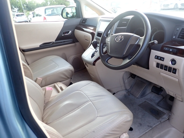 TOYOTA VELLFIRE 2012