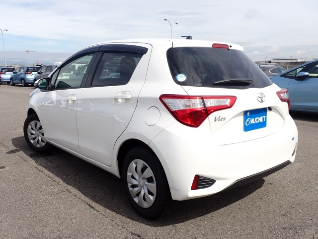 TOYOTA VITZ 2017