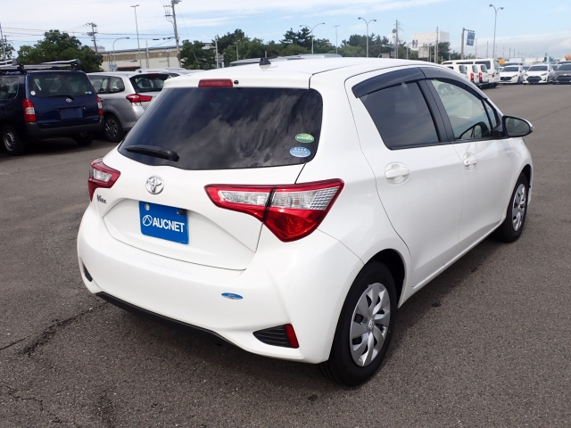 TOYOTA VITZ 2017