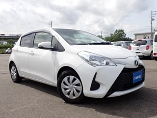 TOYOTA VITZ 2017