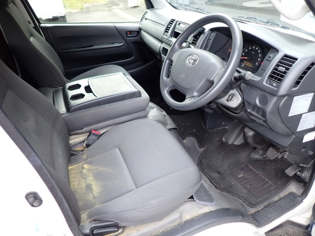 TOYOTA HIACE VAN 2015