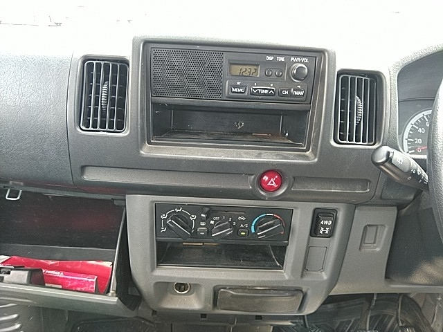 MITSUBISHI MINICAB VAN 2011