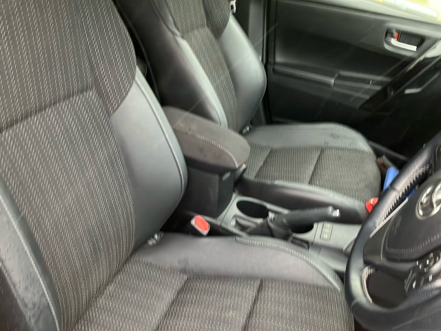 TOYOTA AURIS 2017