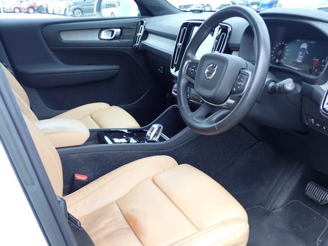 VOLVO XC40 2022