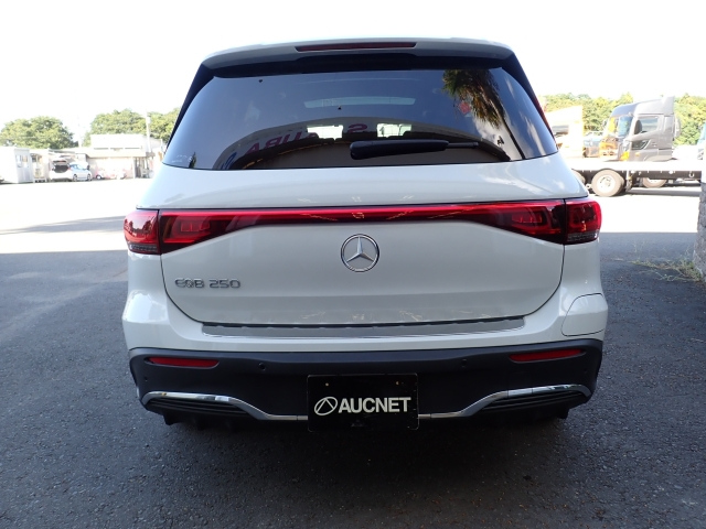 MERCEDES BENZ EQB 2023