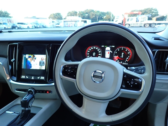 VOLVO V60 2018
