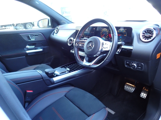 MERCEDES BENZ EQA 2022