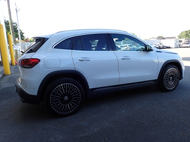 MERCEDES BENZ EQA 2022