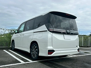 TOYOTA VOXY 2025