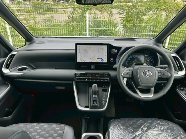 TOYOTA VOXY 2025