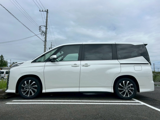 TOYOTA VOXY 2025