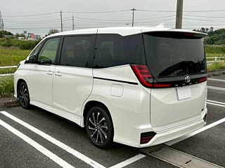 TOYOTA NOAH 2025
