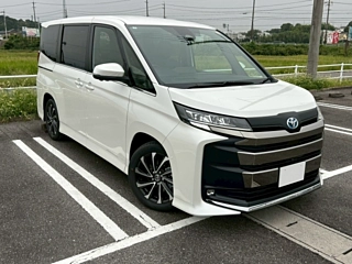 TOYOTA NOAH 2025