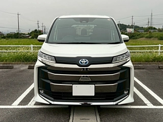 TOYOTA NOAH 2025
