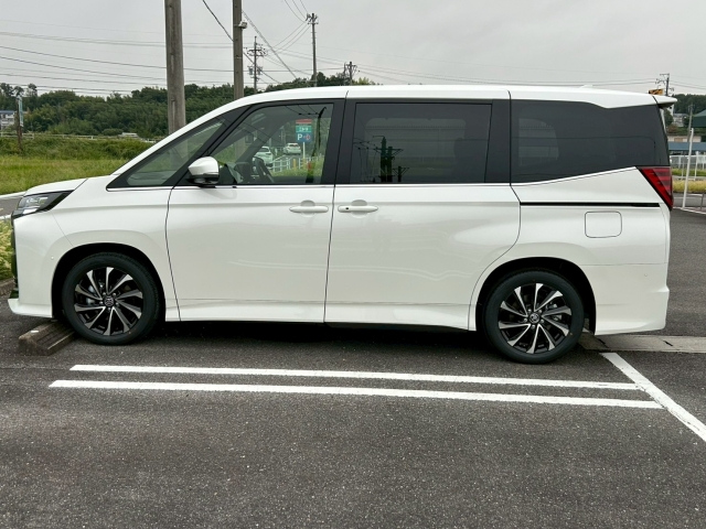 TOYOTA NOAH 2025